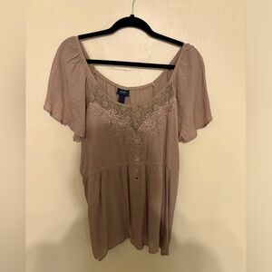 Beige BRAND NEW Daytrip shirt